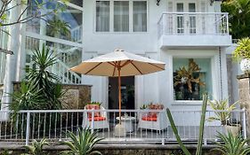 Beach House Canggu - 150M Berawa Beach